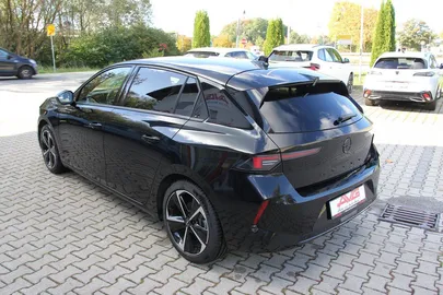 Car image 25