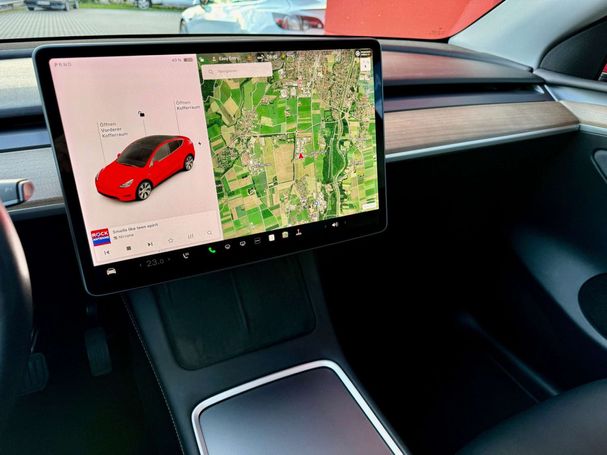 Tesla Model Y Long Range AWD 378 kW image number 14