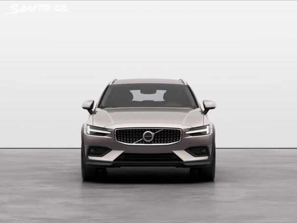 Volvo V60 Cross Country B4 AWD 145 kW image number 3