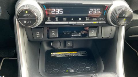 Car image 28