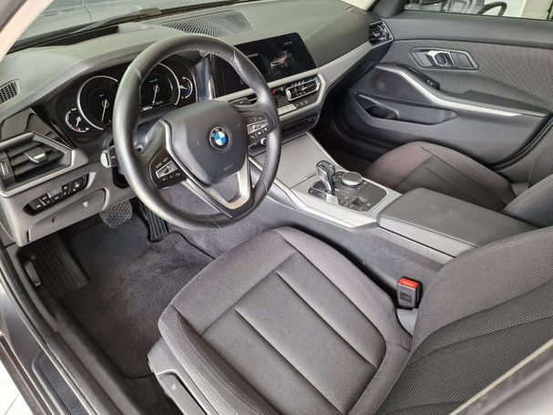 BMW 318d 110 kW image number 23