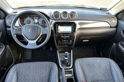 Car image 12