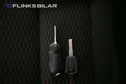 Car image 27