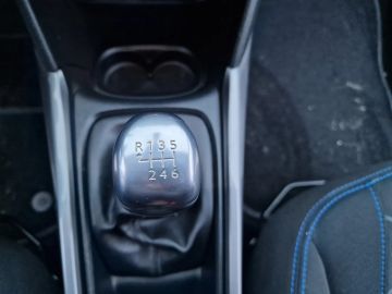 Car image 32