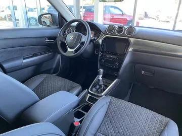 Car image 16