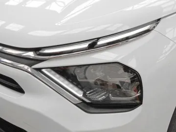 Car image 26