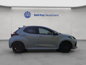Car image 4