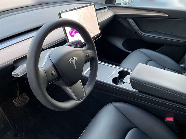 Tesla Model Y Long Range AWD 258 kW image number 9