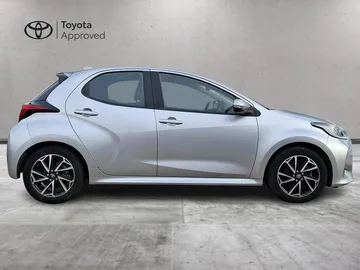 Car image 3