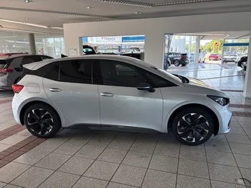 Car image 26