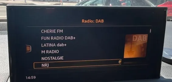 Car image 30