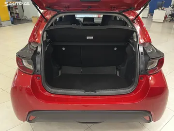 Car image 17