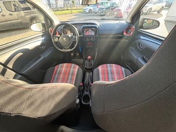 Car image 11