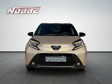 Car image 4
