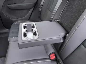Car image 40