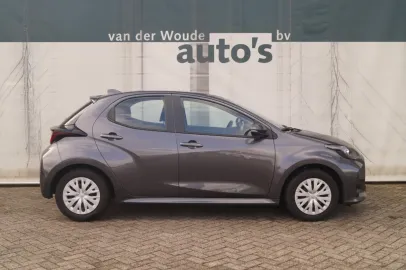 Car image 3