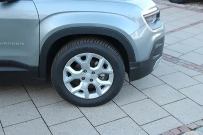Car image 13