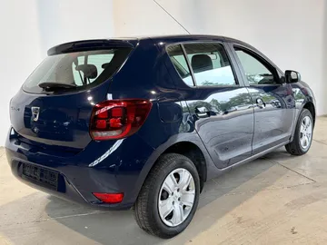 Car image 4