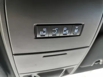 Car image 33