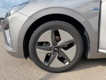 Car image 20