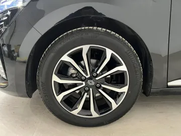 Car image 30