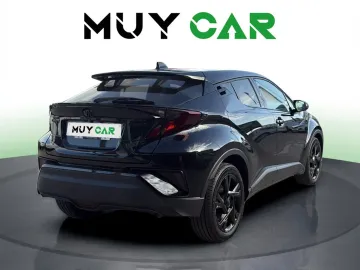 Car image 4
