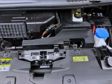 Car image 19