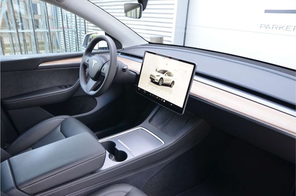 Tesla Model Y Long Range AWD 290 kW image number 11