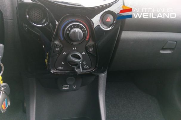 Peugeot 108 VTI 72 Top! Style 53 kW image number 11