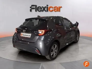 Car image 3
