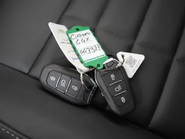 Car image 36