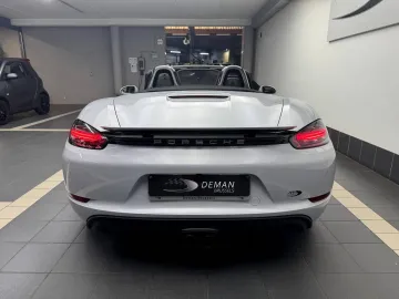 Car image 4