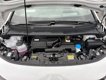 Car image 30