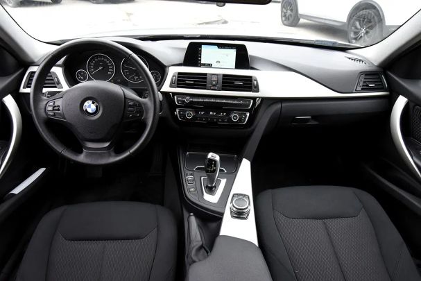 BMW 318i Touring Advantage 100 kW image number 16