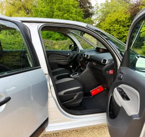 Car image 19