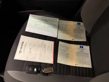 Car image 26