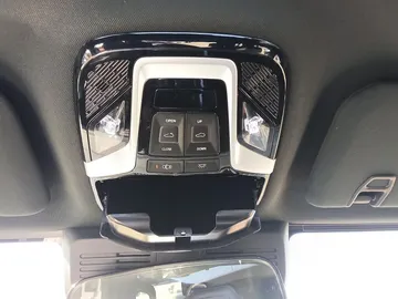 Car image 30