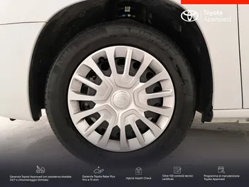 Car image 15