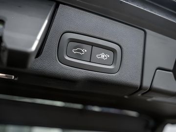 Car image 32