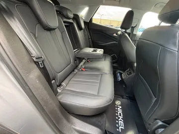 Car image 32