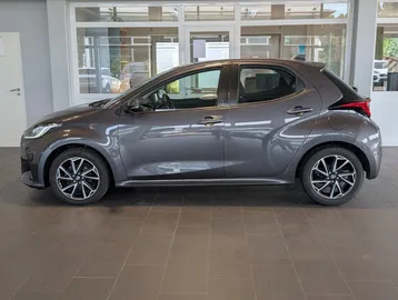 Car image 4