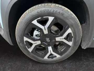 Car image 27