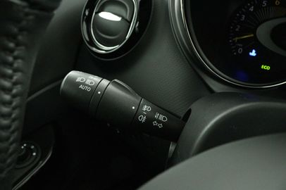 Car image 26