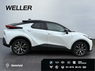 Car image 4