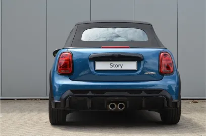 Car image 30