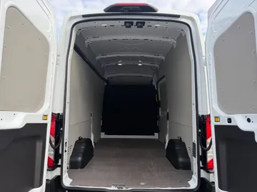 Car image 38