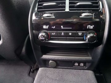 Car image 33