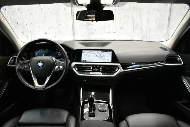 BMW 320i Touring 135 kW image number 7