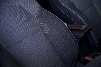 Car image 40