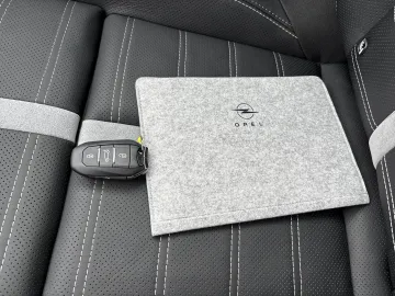 Car image 35